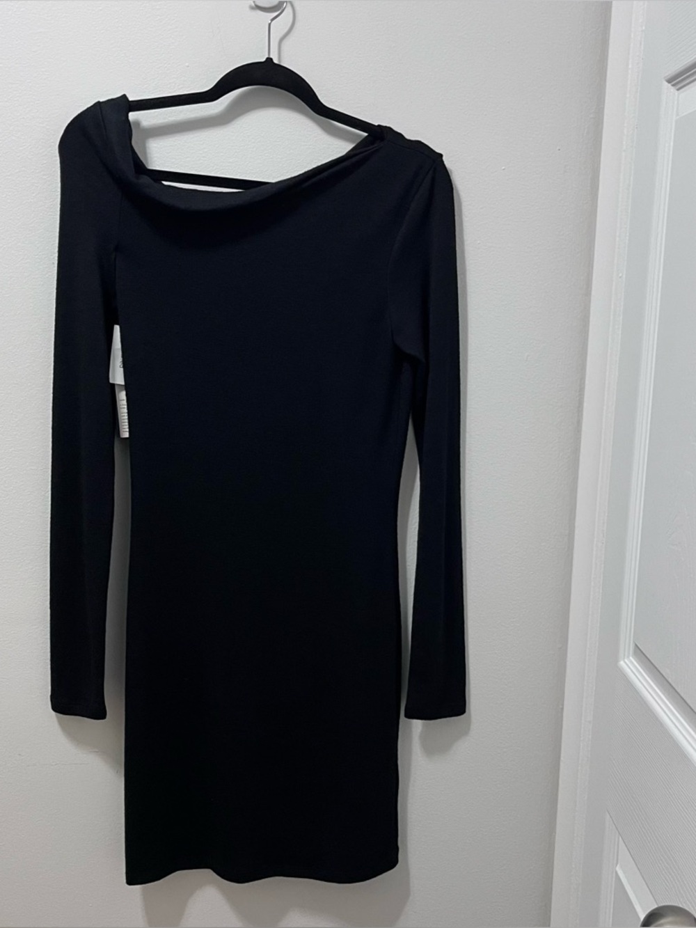 NWT Wilfred Free Legge Dress – Black Off-the-Shoulder Mini Dress – Size Medium - Picture 2 of 12